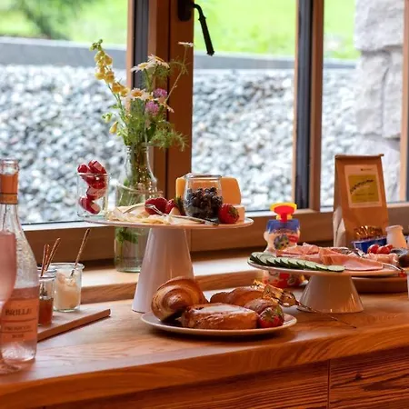 Chalet Cupids New *