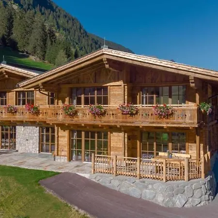 Chalet Cupids New *