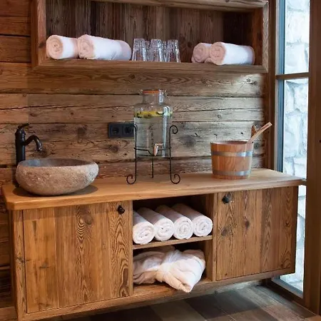 Chalet Cupids New *